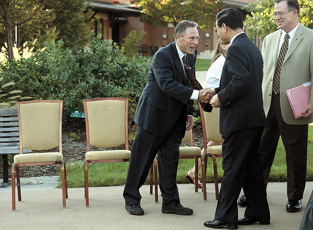 Aug, 26, 2007 : Darwin Hindmin welcomes Koreans
